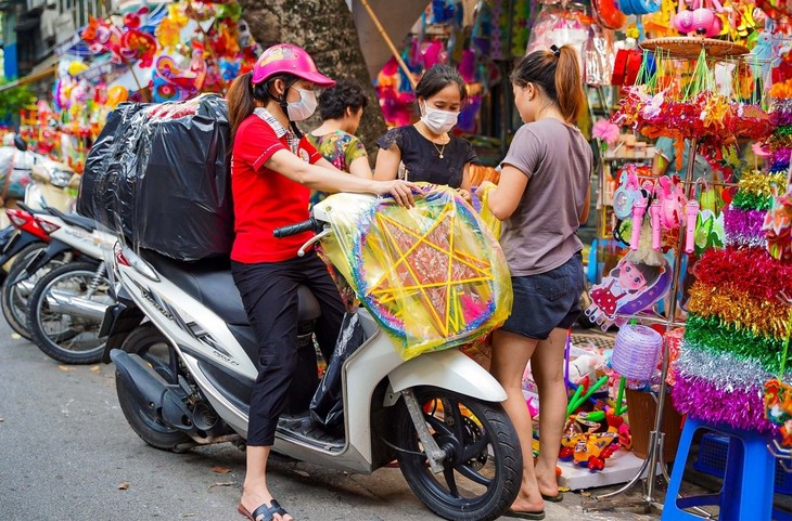 Hang Ma street gearing up for Mid-Autumn festival - ảnh 9